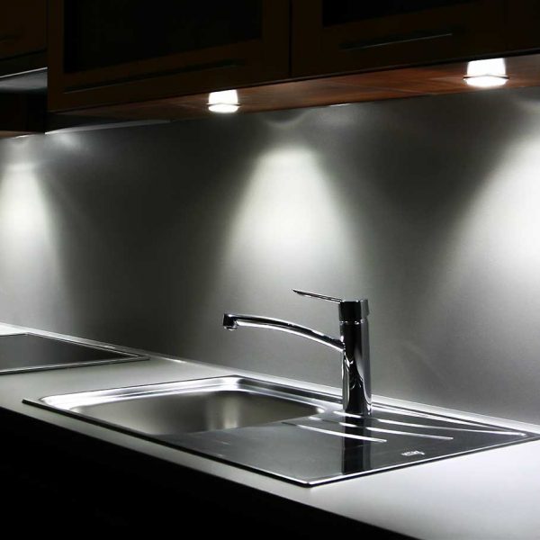 modern-kitchen-lighting-illuminating-dark-kitchen (165453497)