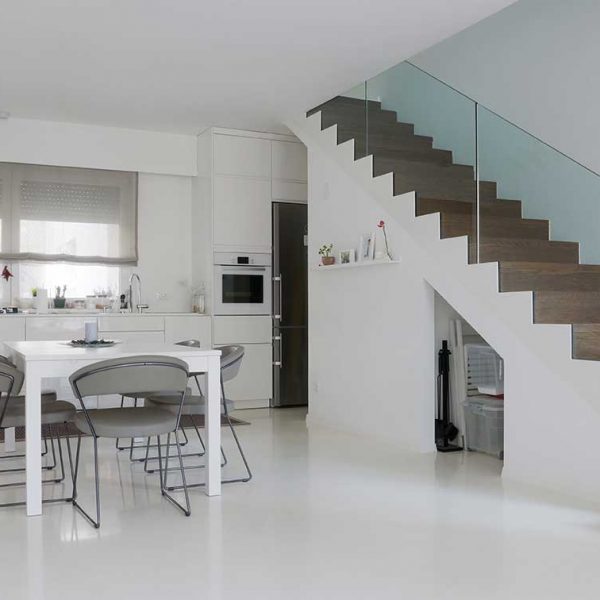 neutral-coloured-modern-polyurethane kitchen (262409183)