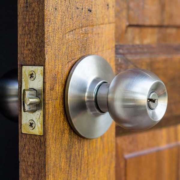 close-up-likewood-door-handle (544566-31)